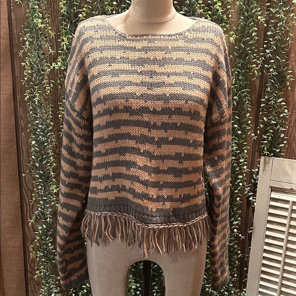 Storia Sweaters - Striped Fringe Sweater - Peach and Gray